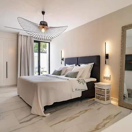 Amazing With Heated Pool *
