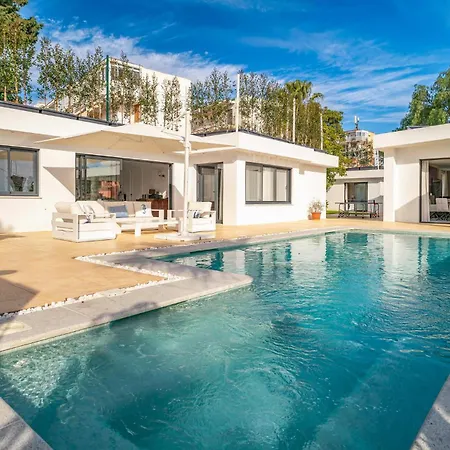 Awesome In With Heated Swimming Pool Holiday home *