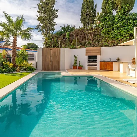 Awesome In With Heated Swimming Pool Holiday home *